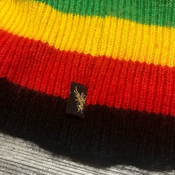 Burton snowboard hat - Picture 3 of 3